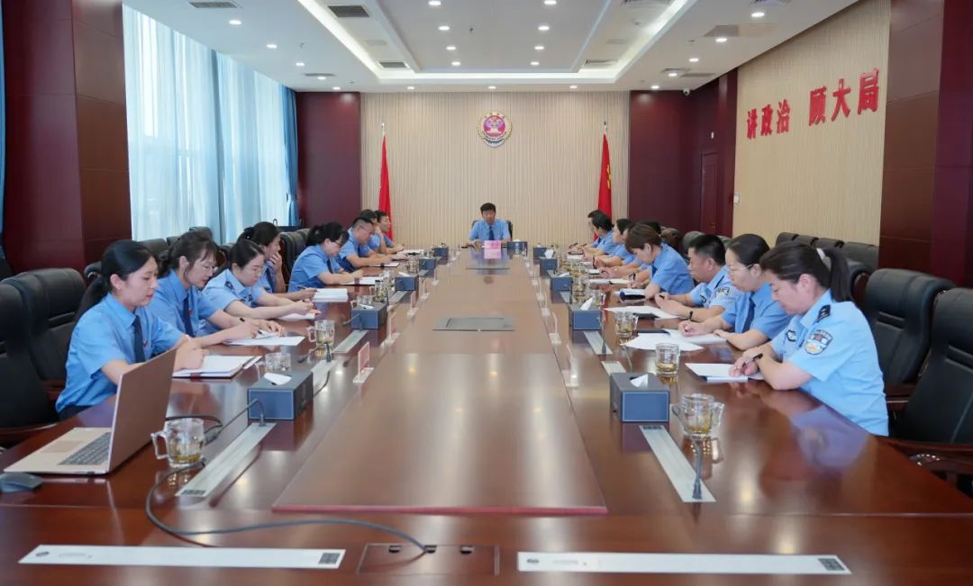 乌兰浩特市检察院召开党组理论学习中心组（扩大）学习会议