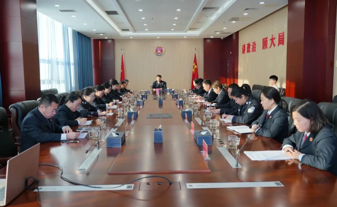 乌兰浩特市检察院召开党组理论学习中心组（扩大）学习会议